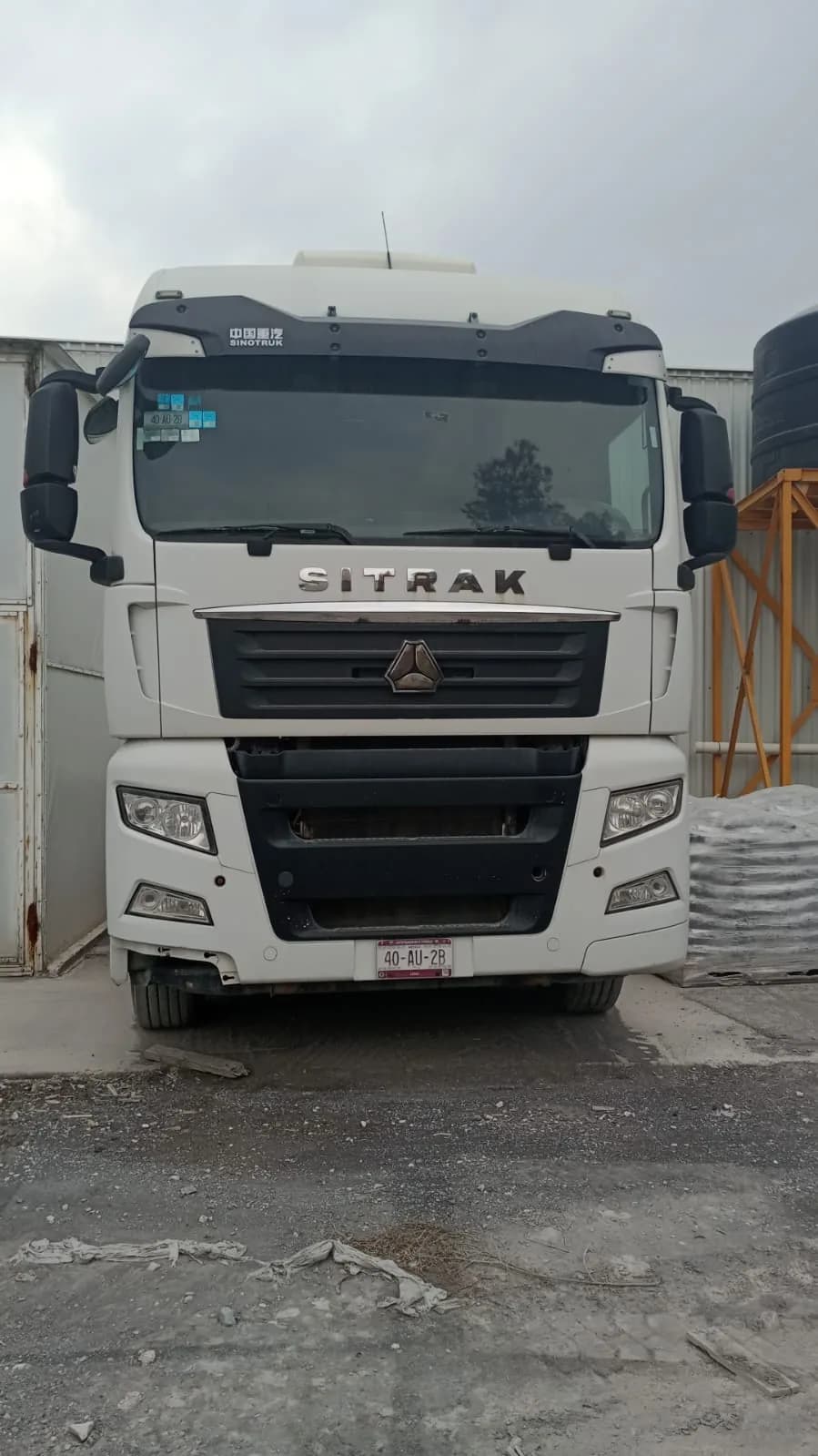 Hermosos Tracto recien salido de Agencia con Servicio y Cambio de Transmisión, listo para usarse y generar utilidades